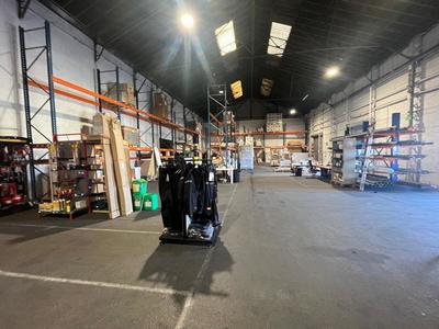 Entrepôt - 1 825 m²