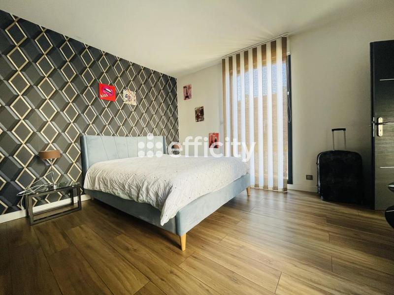 Demeure - 200 m² - 7 pièces