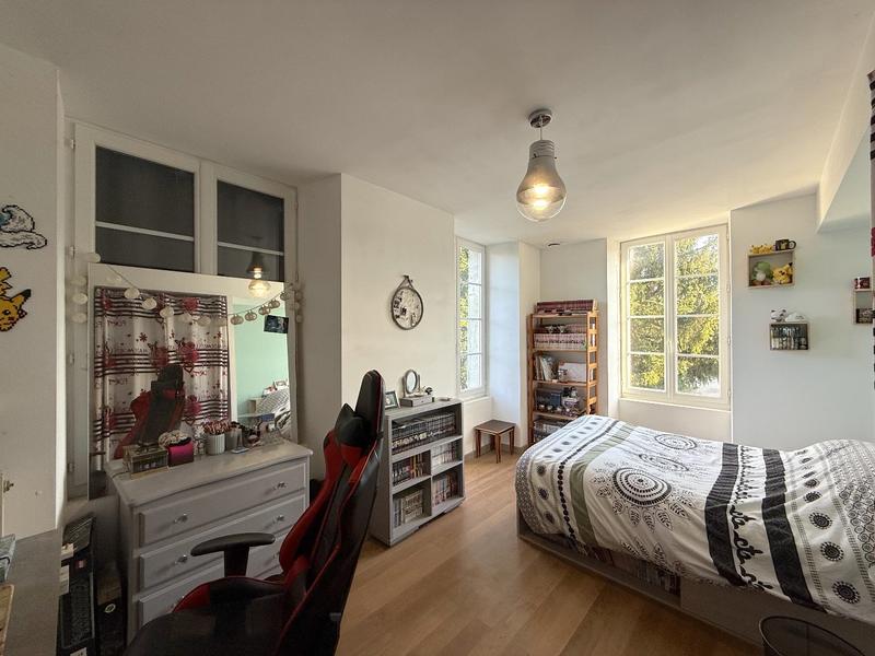 Maison - 345 m² - 13 pièces