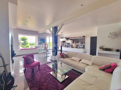 Maison en pierre - 245 m² - 8 pièces