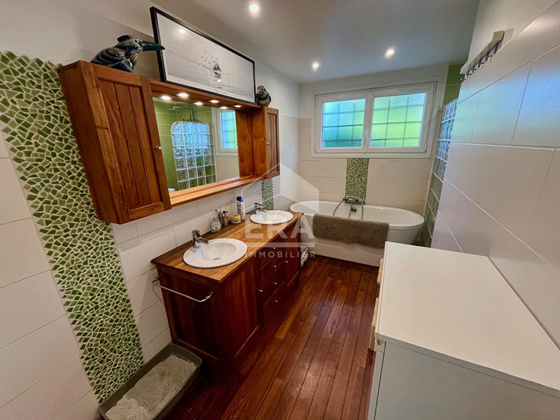 Maison - 207 m² - 9 pièces