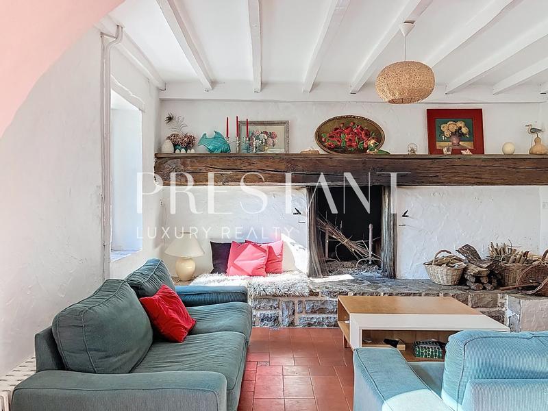 Maison - 415 m² - 10 pièces