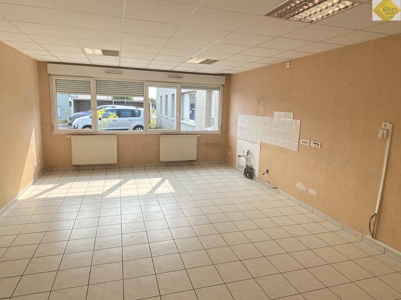 Local d'activités - 1 623 m² - 23 pièces