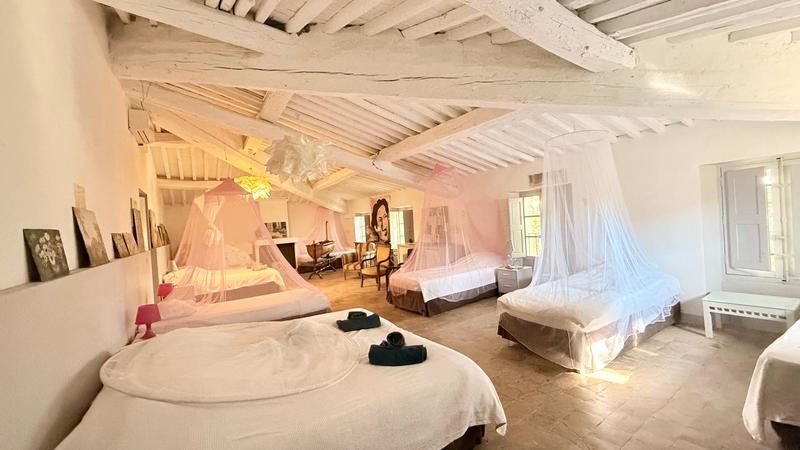 Maison - 817 m² - 15 pièces