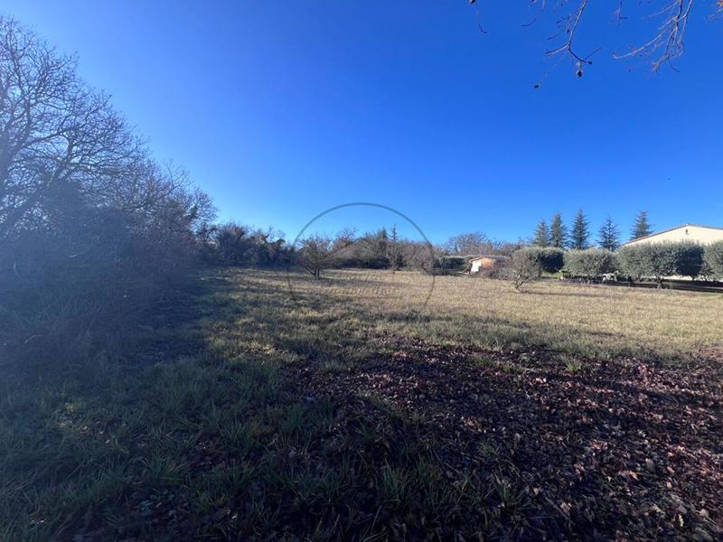 Terrain constructible - 2 395 m²