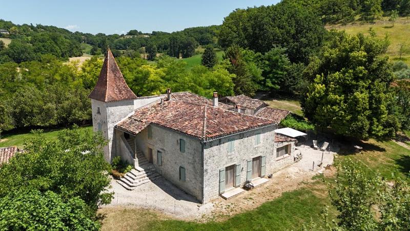 Corps de ferme - 319 m² - 9 pièces