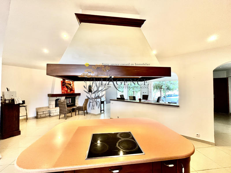 Villa - 315 m² - 15 pièces