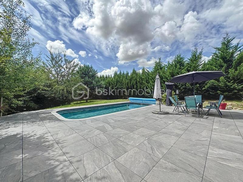 Maison - 180 m² - 5 pièces