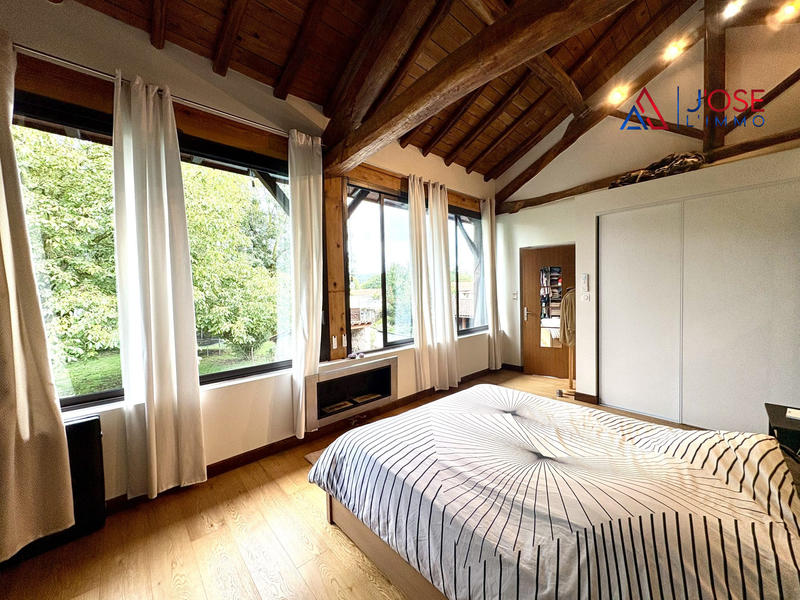 Maison - 228 m² - 7 pièces