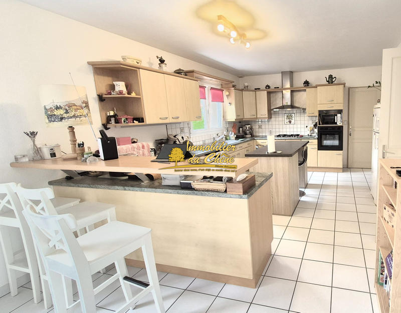 Maison - 255 m² - 8 pièces