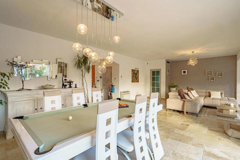 Maison - 207 m² - 9 pièces