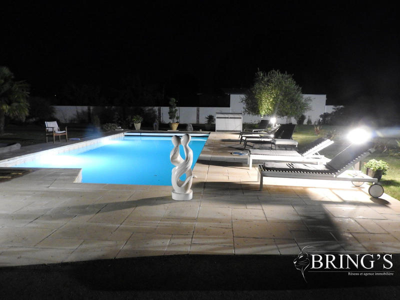 Villa - 250 m² - 8 pièces