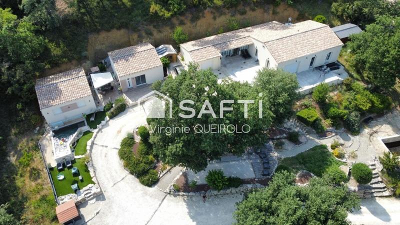 Villa - 252 m² - 9 pièces