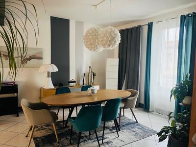 Maison - 180 m² - 8 pièces