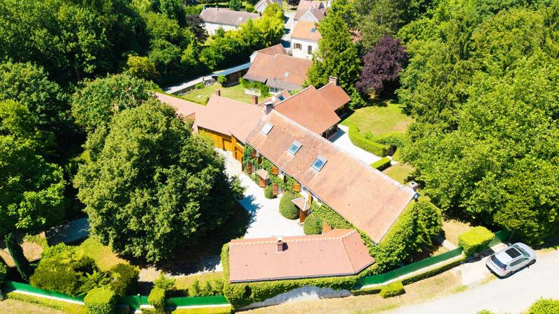 Maison - 660 m² - 16 pièces