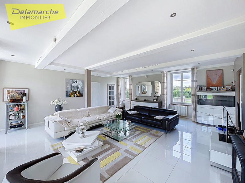 Maison - 294 m² - 9 pièces