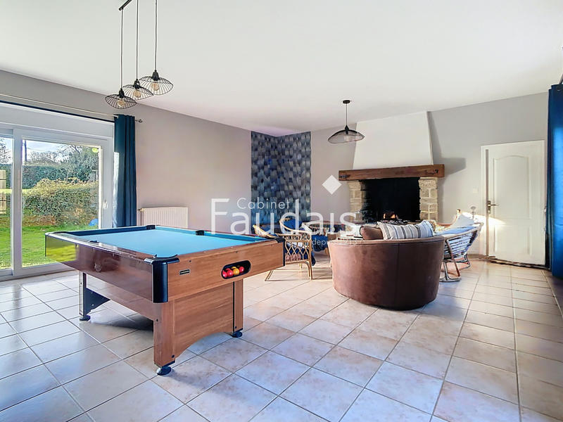 Maison - 382 m² - 13 pièces