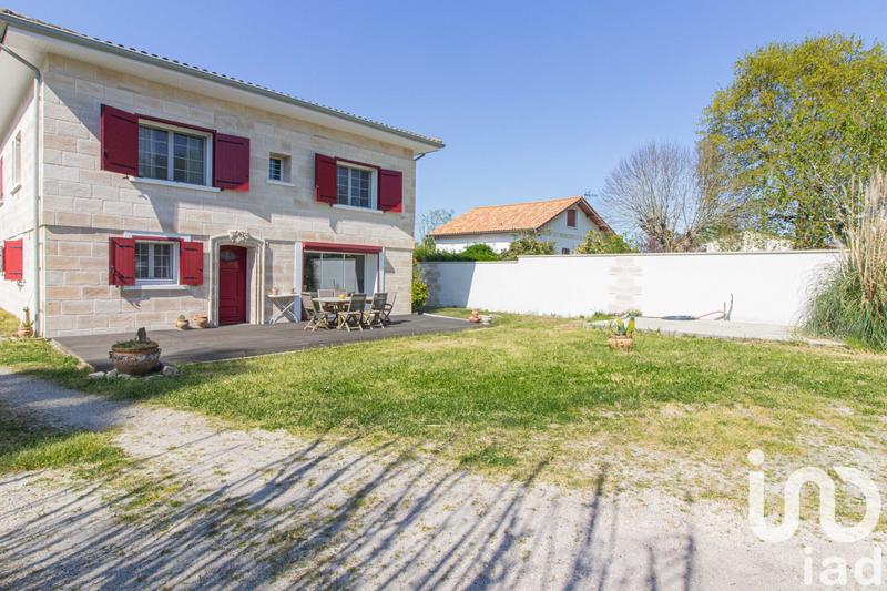 Maison - 200 m² - 7 pièces