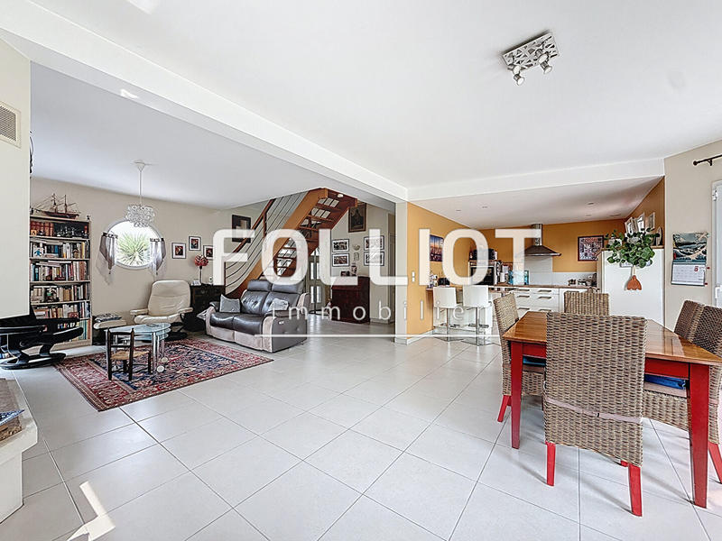 Maison - 137 m² - 5 pièces