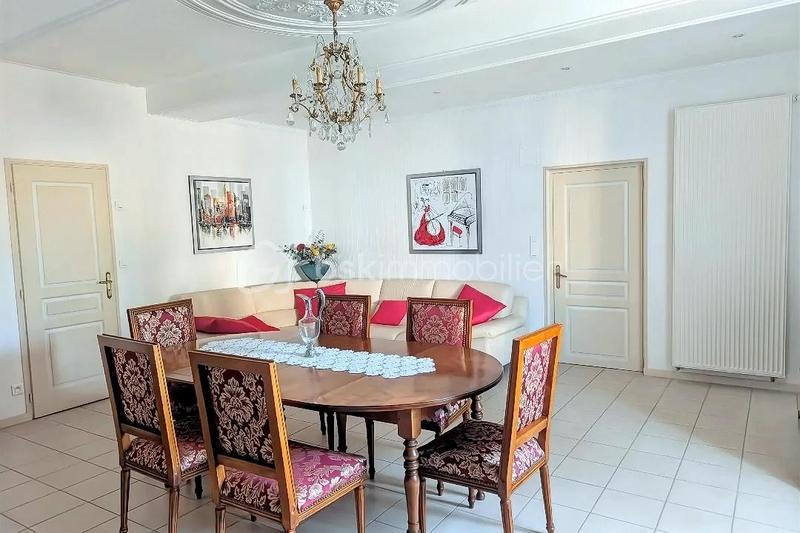 Demeure - 283 m² - 10 pièces