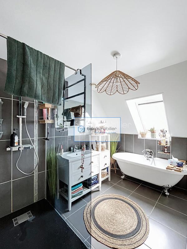 Maison traditionnelle - 345 m² - 6 pièces