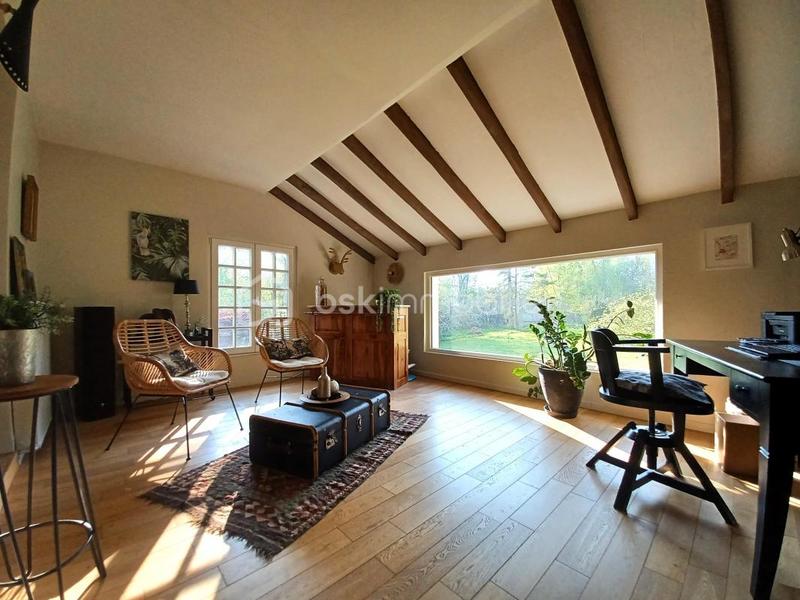 Maison - 250 m² - 10 pièces