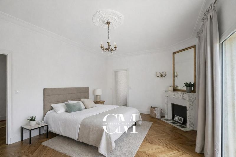 Maison - 240 m² - 8 pièces