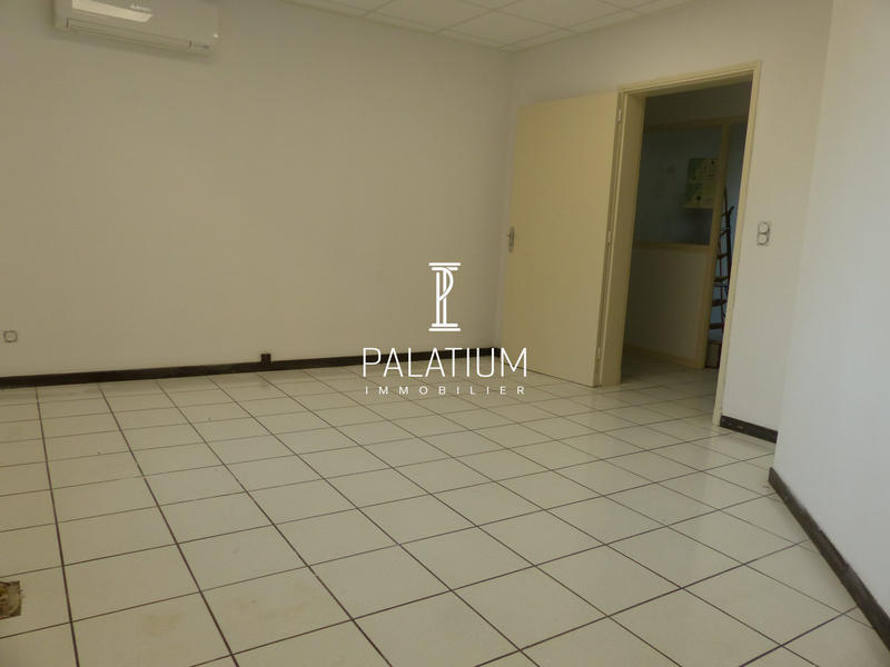 Local commercial - 75 m² - 5 pièces