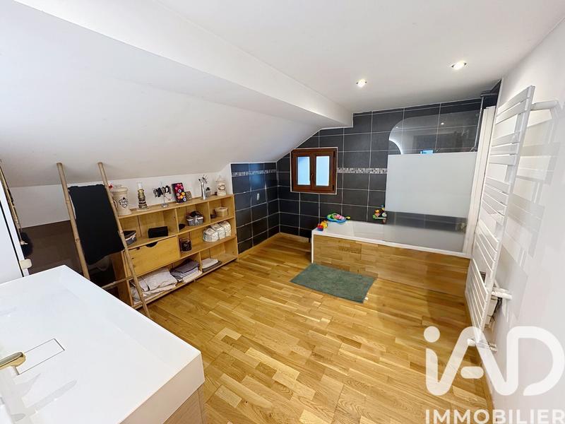 Châlet - 300 m² - 4 pièces