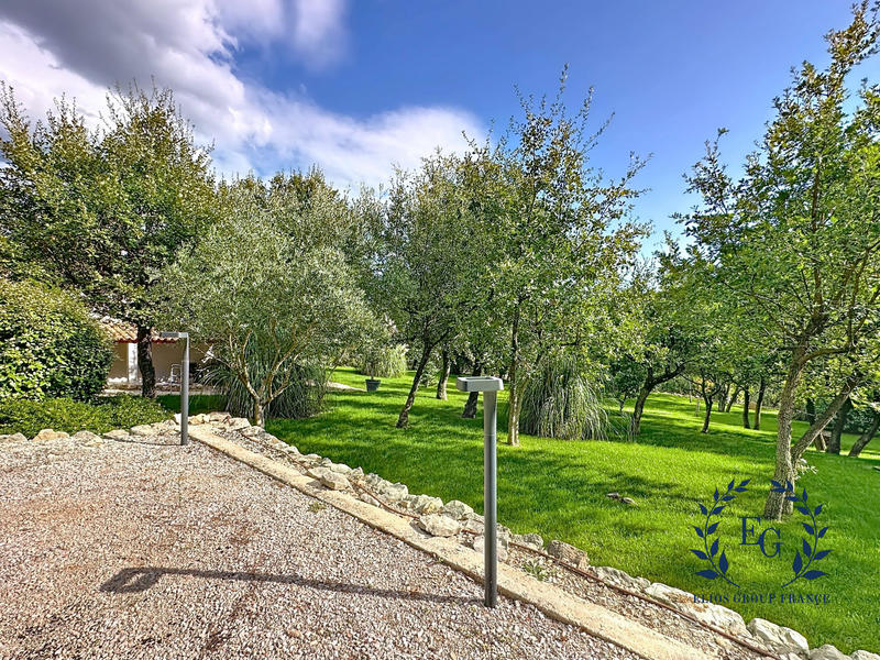 Maison traditionnelle - 207 m² - 7 pièces