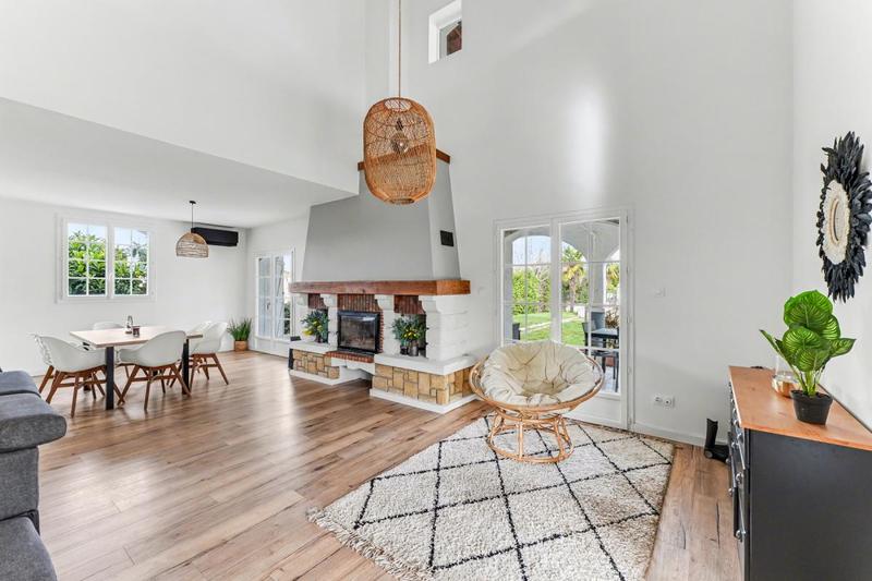 Maison - 235 m² - 7 pièces