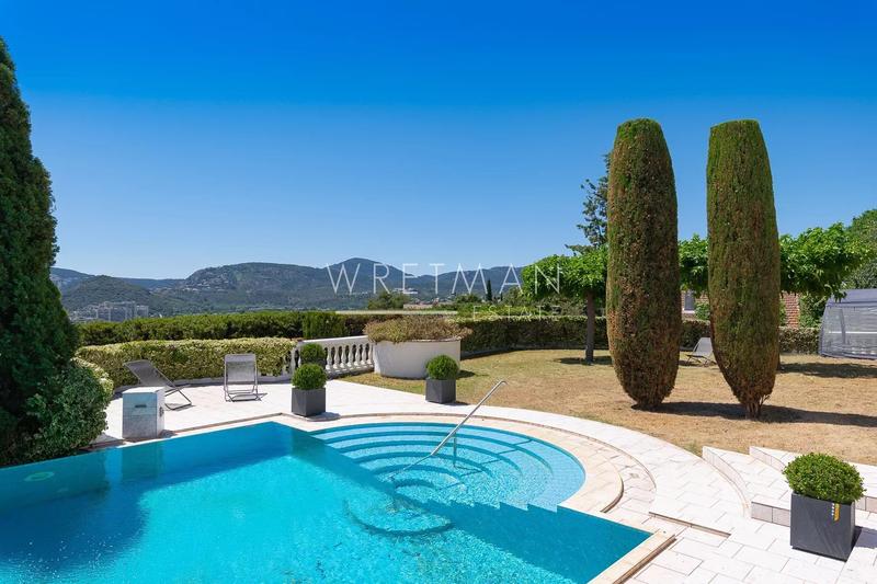 Villa - 300 m² - 6 pièces