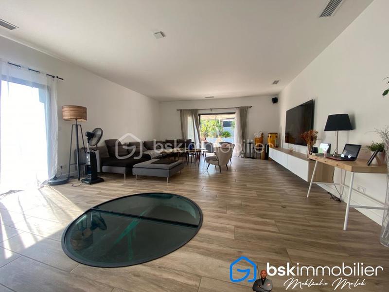 Maison - 250 m² - 6 pièces