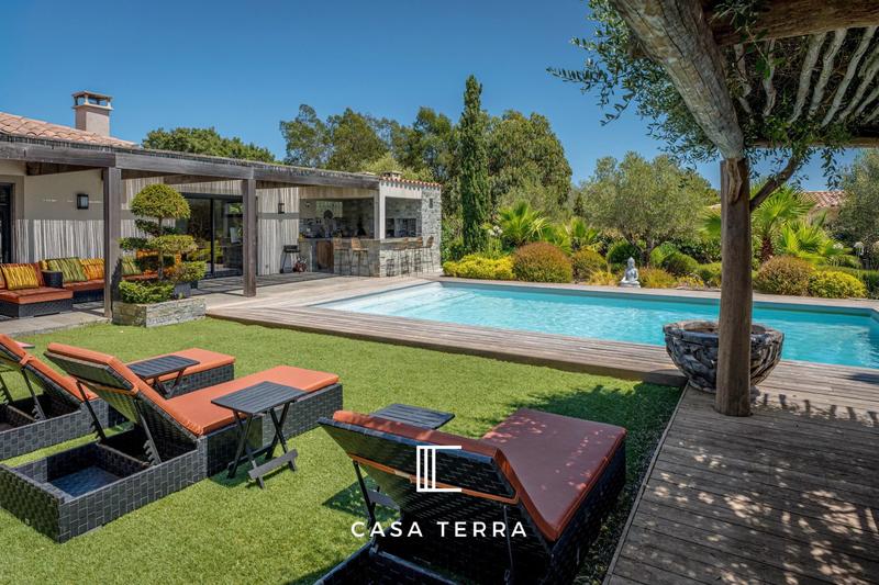 Villa - 250 m² - 9 pièces