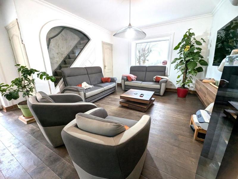 Maison - 310 m² - 8 pièces