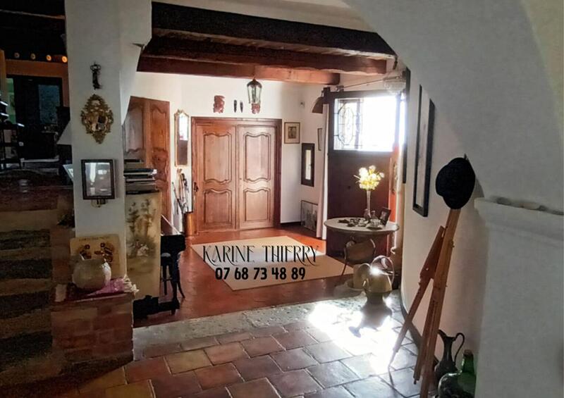 Maison - 219 m² - 6 pièces