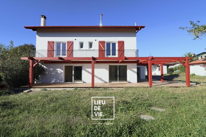 Maison ancienne - 325 m² - 9 pièces