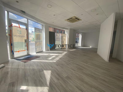 Local commercial - 77 m² - 3 pièces