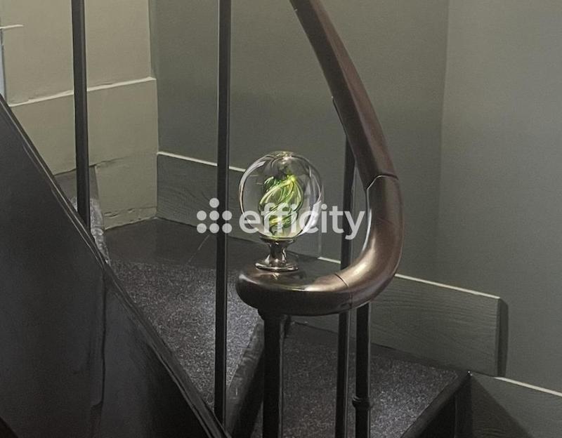 Maison - 372 m² - 12 pièces