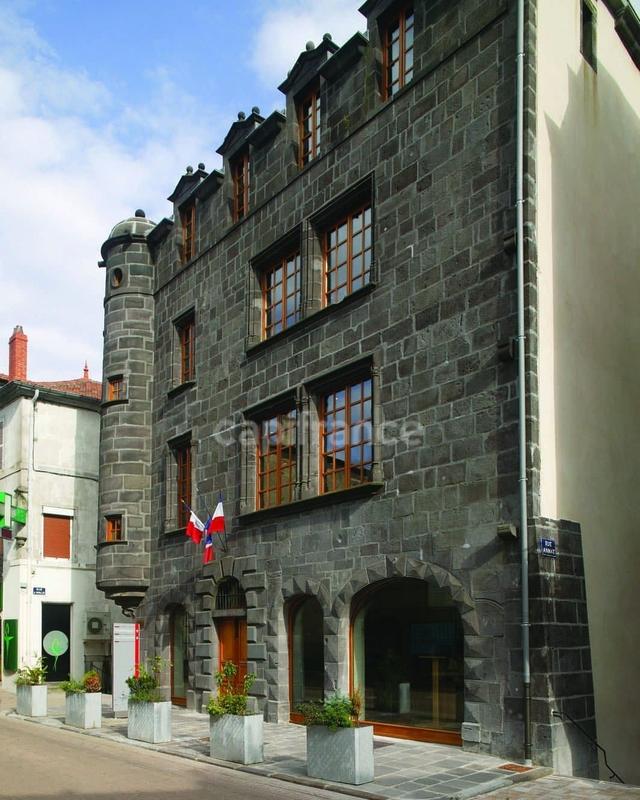 Maison traditionnelle - 240 m² - 7 pièces