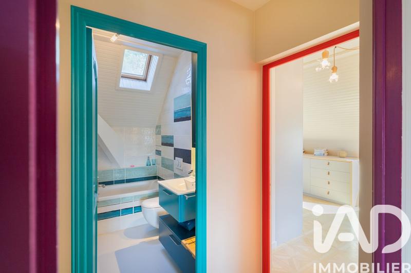 Maison - 234 m² - 9 pièces