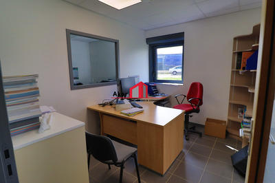 Local commercial - 760 m² - 10 pièces