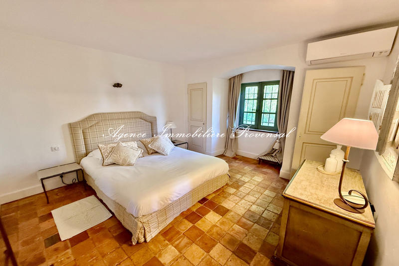 Villa - 300 m² - 8 pièces