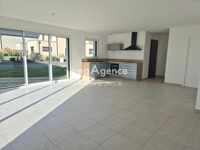 Maison - 92 m² - 4 pièces