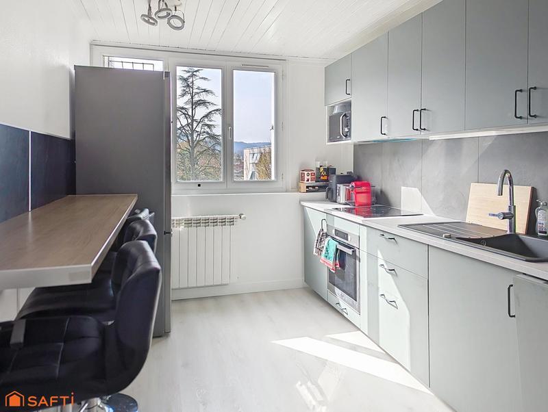 Appartement - 77 m² - 5 pièces