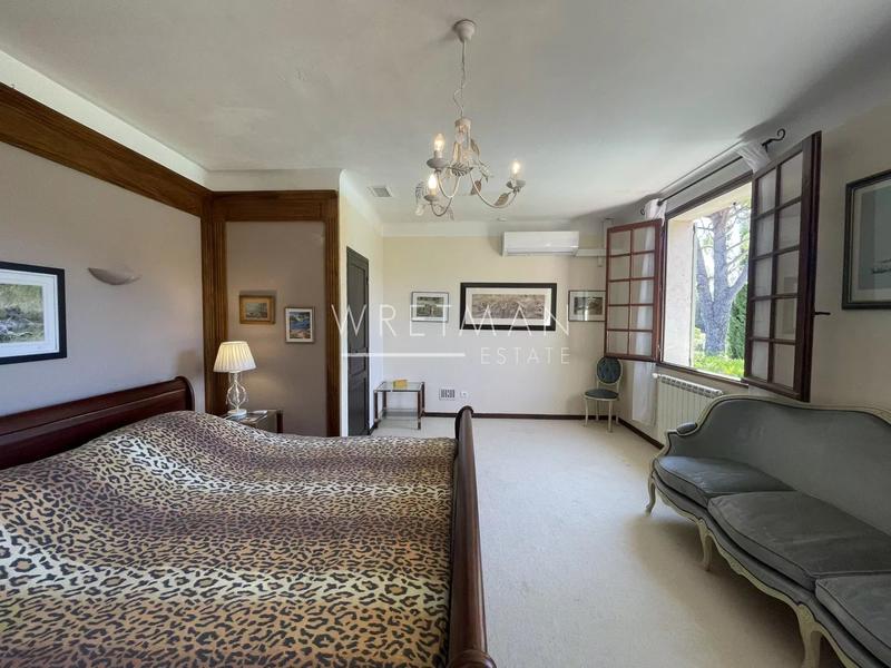 Villa - 238 m² - 8 pièces