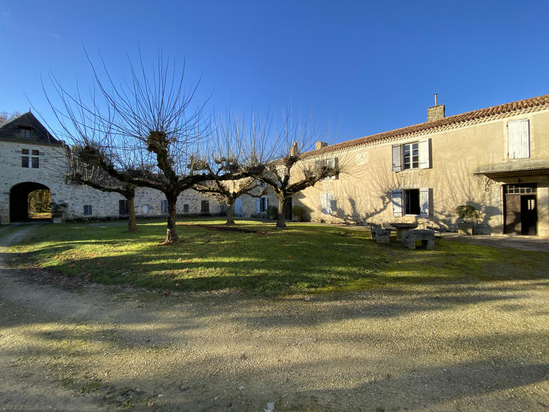 Maison - 623 m² - 22 pièces