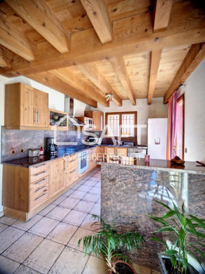 Maison - 310 m² - 8 pièces