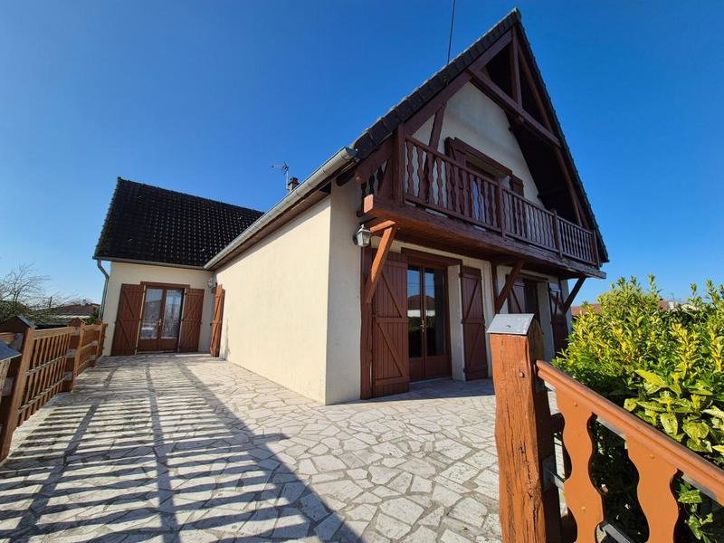 Maison - 205 m² - 8 pièces