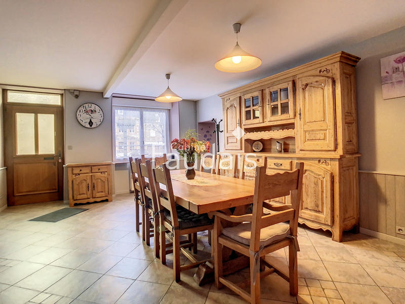 Maison - 163 m² - 8 pièces